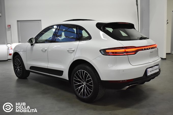 PORSCHE Macan 2.0